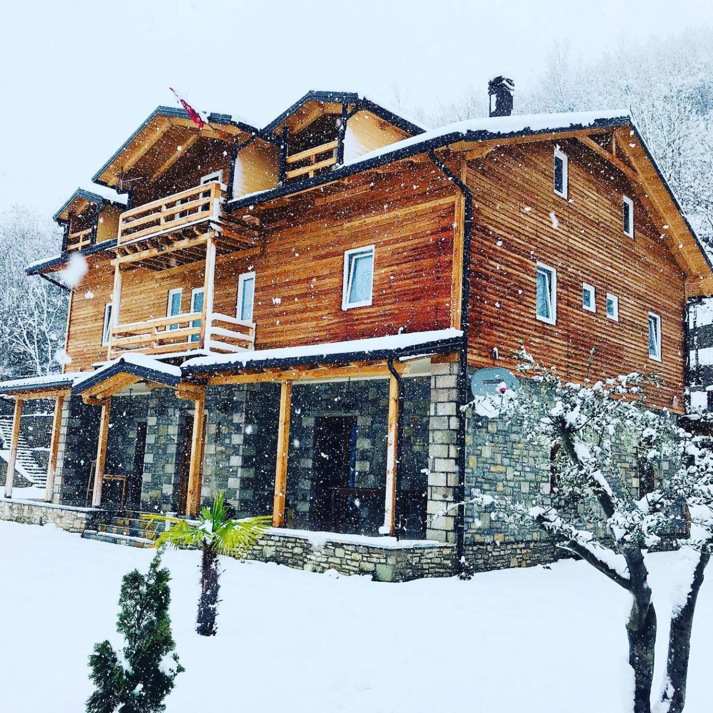 Hotel Bujtina Dini Rubik Exteriér fotografie
